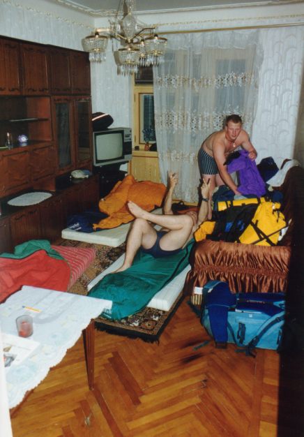 19 people stayed here, a 2 bedroom flat!